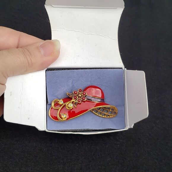 Vintage 2004 Avon Red Hat Society Fancy Hat Pin in Original Box - Picture 2 of 8